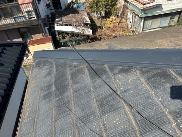 木更津市にて屋根修理〈飛散した棟板金交換・火災保険活用〉